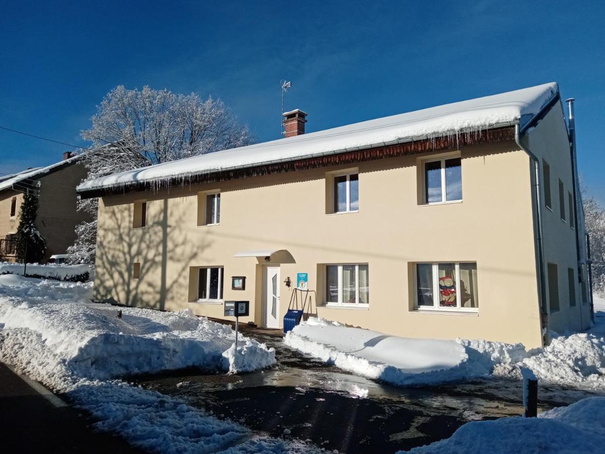 Bed and Breakfast Les P'Tites Pistes Chaux-des-Pres Exterior foto